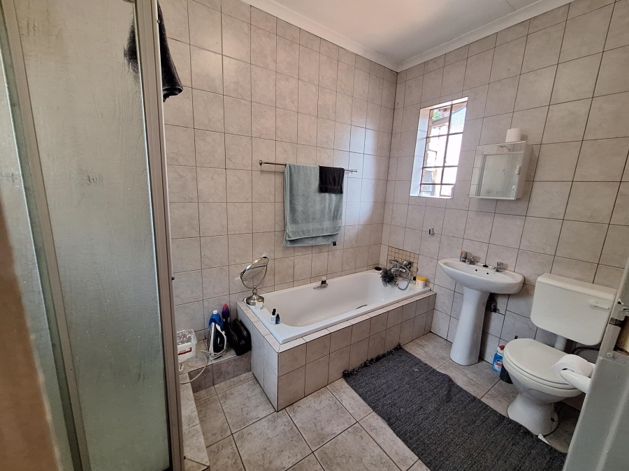 To Let 3 Bedroom Property for Rent in Bodorp North West